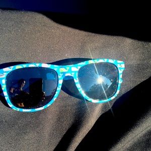 Vineyard vine sunglasses great condition